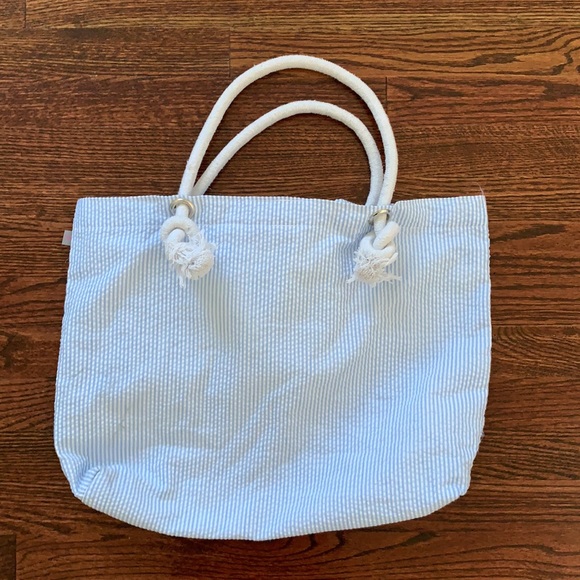 Seersucker “pool” monogrammed waterproof lined bag - Picture 5 of 5